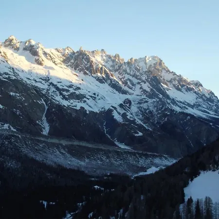 Chez Louis - Alpine Charm With Mont Blanc View & Access Dağ evi